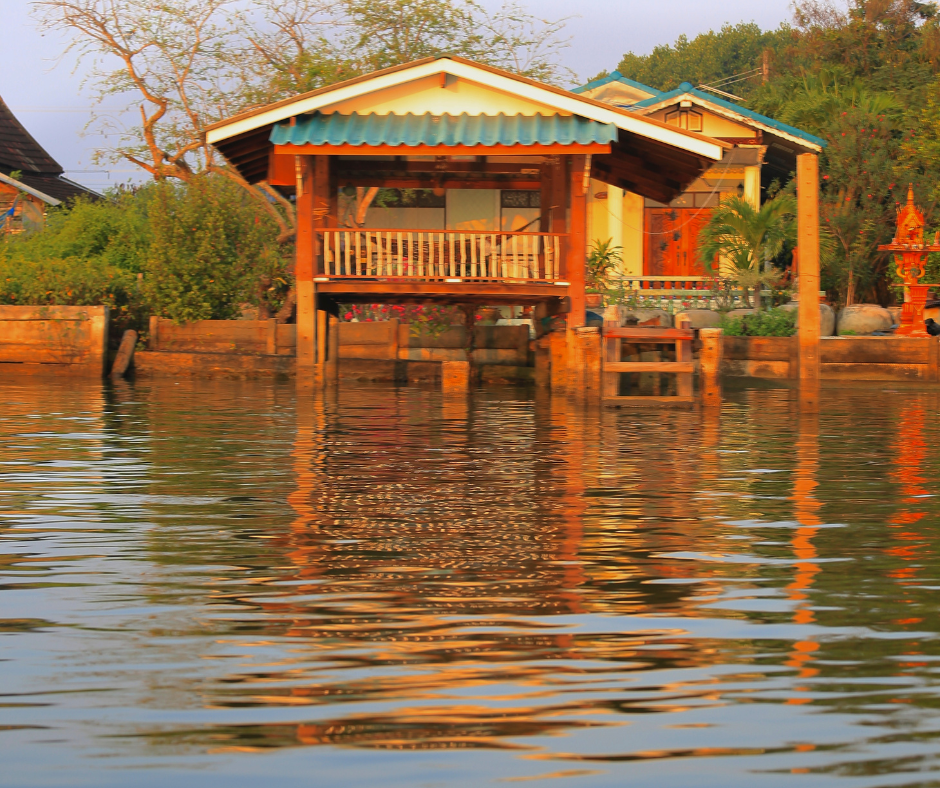 บ้านใต้ถุนสูงราคา-3-แสนริมน้ำ